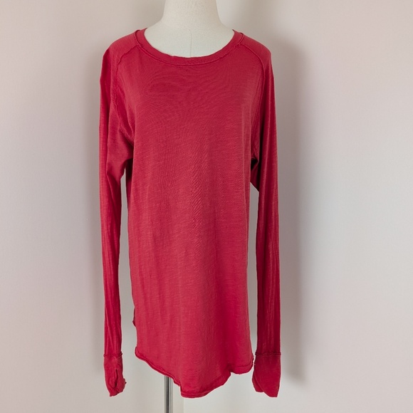 We The Free People Long Sleeve Red Top T-shirt Finger Holes Scoop Neck Tunic - Picture 6 of 8